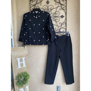 St.John embroidered black bee outfit -size 2P - Black/White